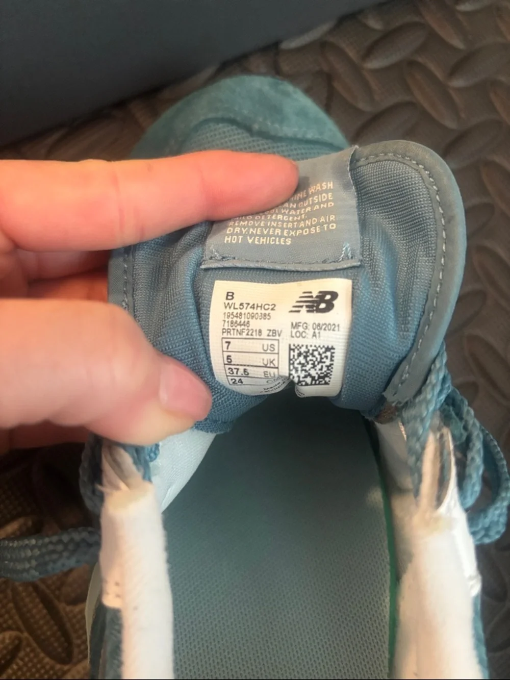 New Balance Teal and Light Teal Retro Runner - Picture 4 of 4